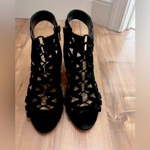 Vince Camuto Black Sandal!!! 🔥🔥🔥